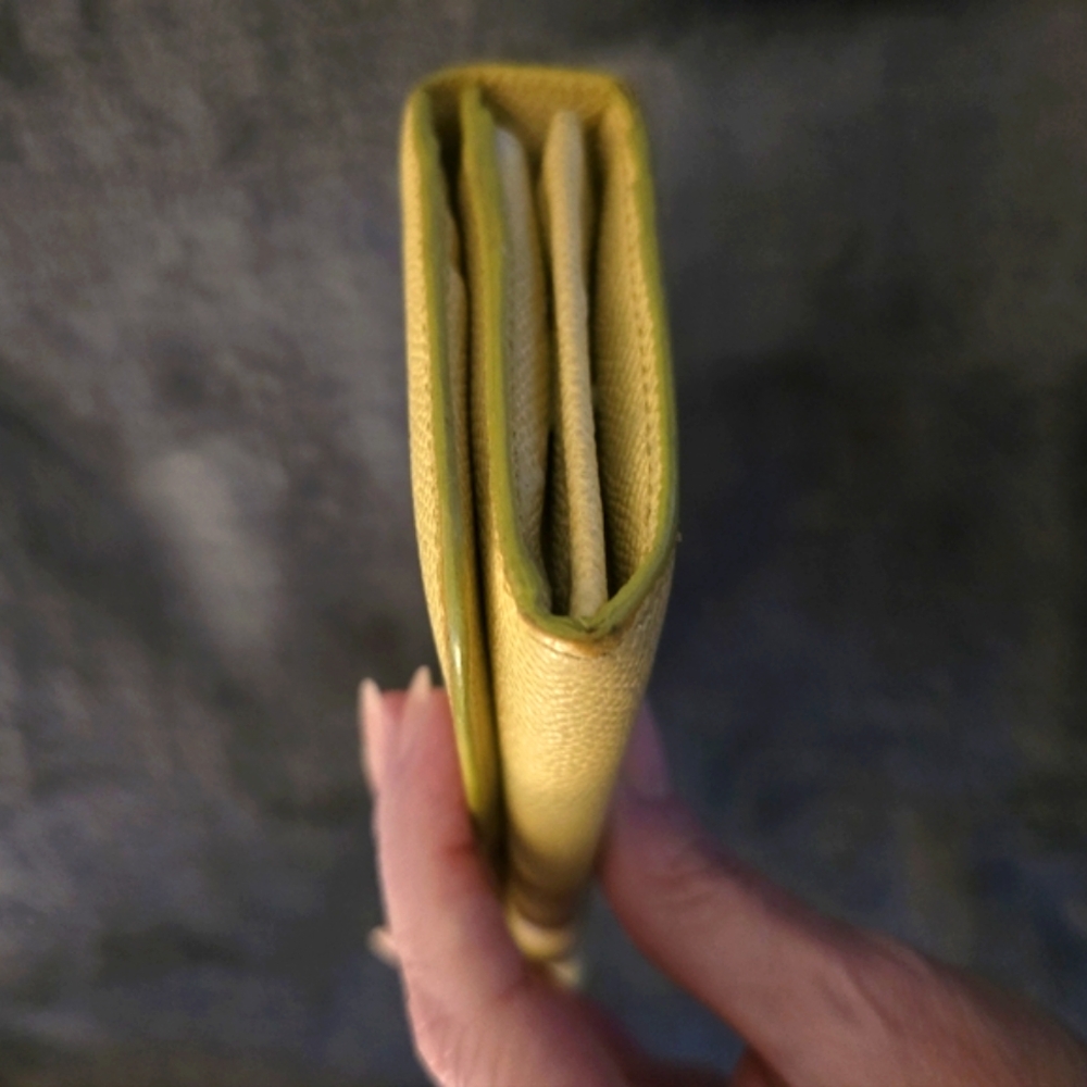 TODS Continental Flap Wallet. Pale Yellow Pebbled Leather Full Inclusion. EUC - Picture 10 of 16